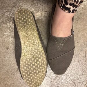 Tom’s (well worn) women’s size 8